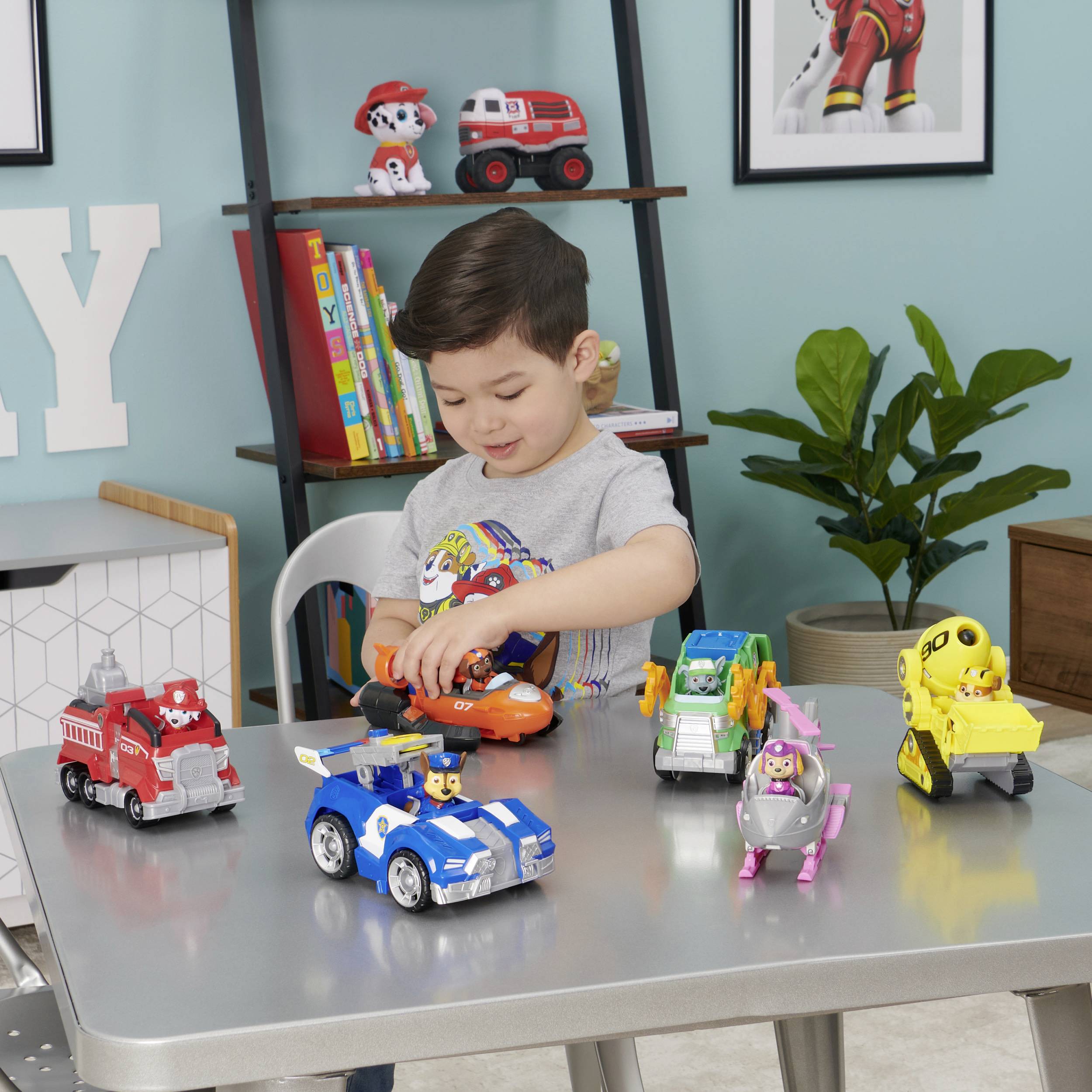 Paw Patrol Zumas Deluxe Basis Fahrzeug aus dem Kinofilm mit Hundefigur, Spielzeugauto