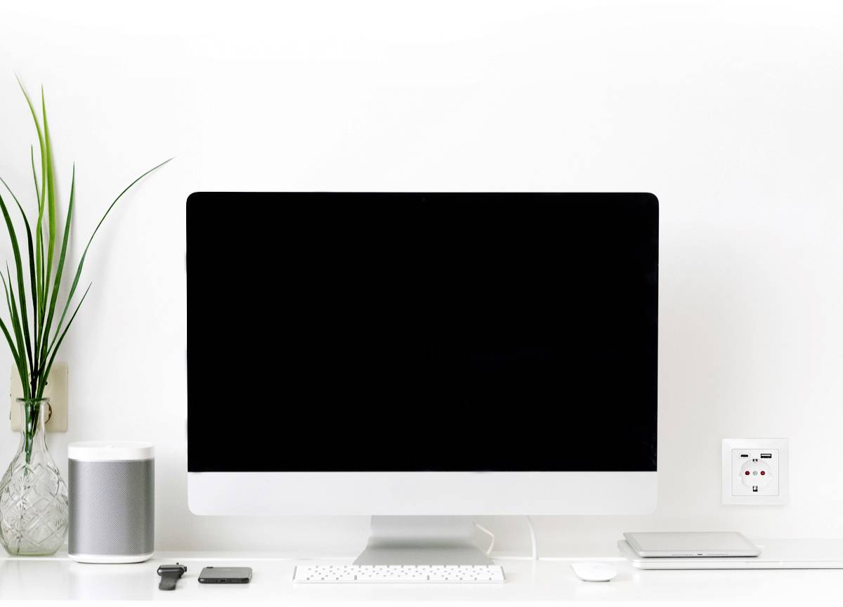 LogiLink PA0262 Unterputz-Steckdose mit USB-Ladeausgang, erhöhter Berührungsschutz Weiß