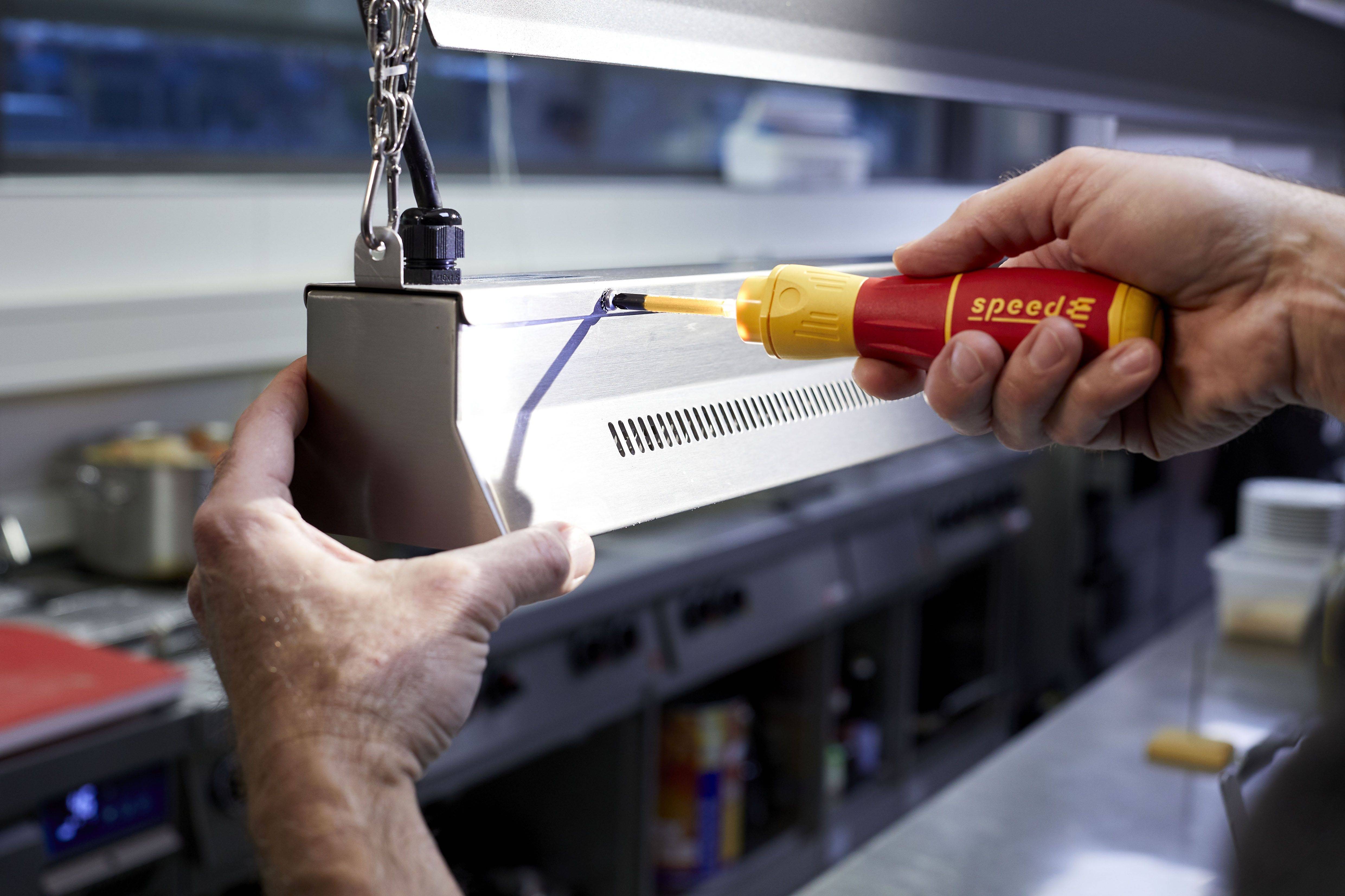 Wiha 45253 Elektriker, Handwerker, Profi, VDE Werkzeugkoffer bestückt 46teilig (L x B x H) 680 x 336 x 497mm