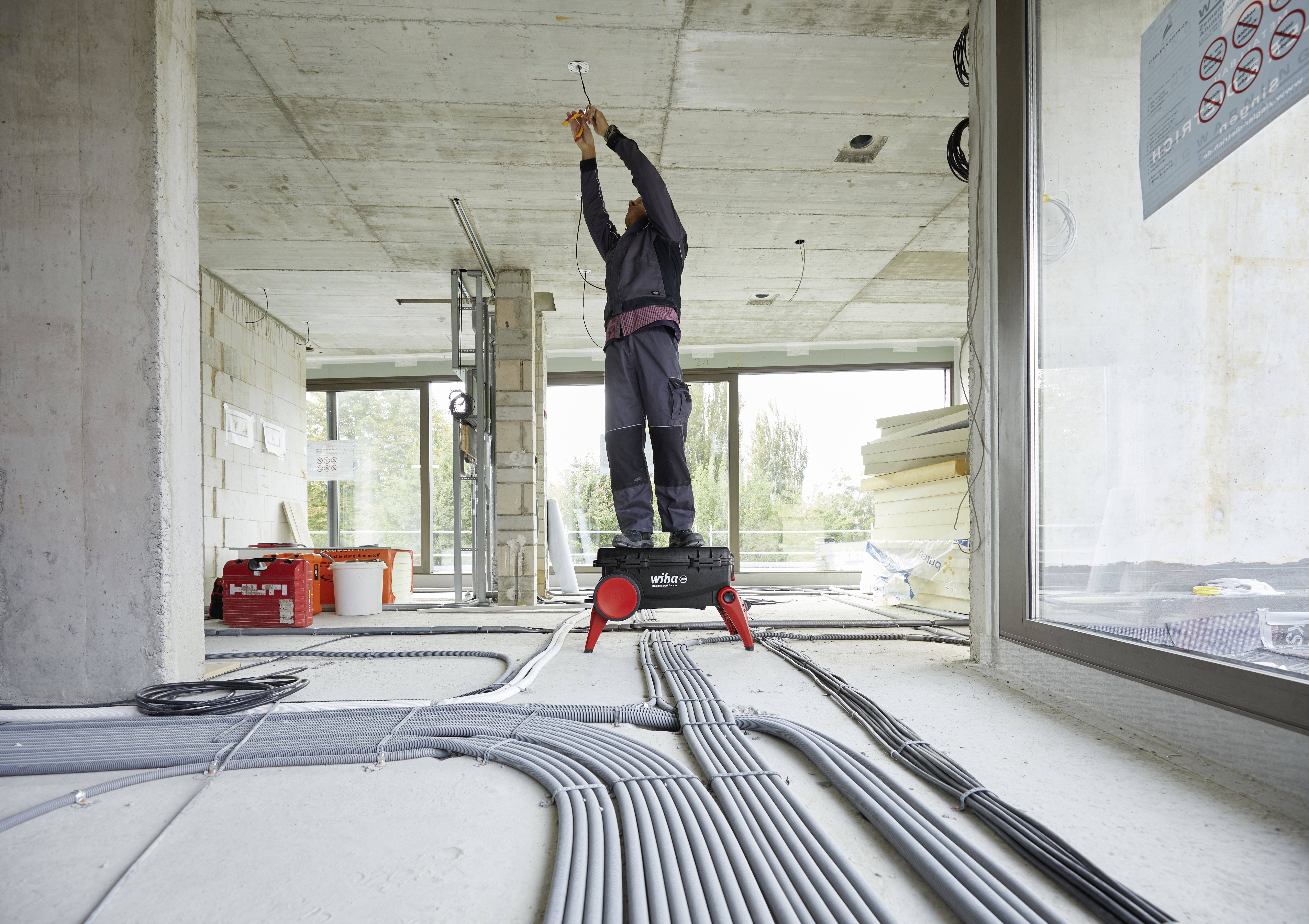 Wiha 45253 Elektriker, Handwerker, Profi, VDE Werkzeugkoffer bestückt 46teilig (L x B x H) 680 x 336 x 497mm