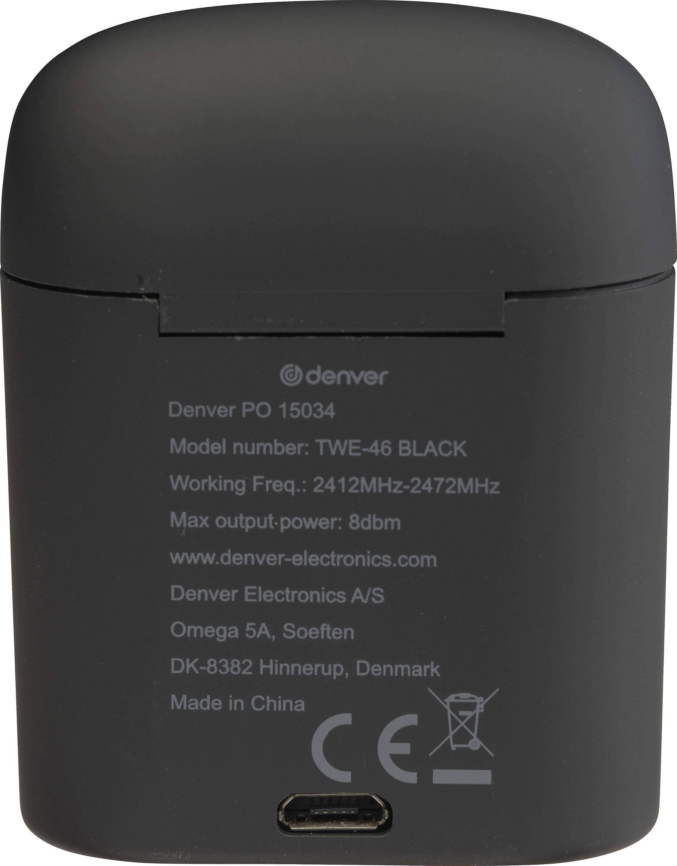 Schwarzer Kopfhörer-Ladekoffer mit technischer Spezifikationstext auf der Rückseite, einschließlich Modellnummer und Herstellerinformationen.