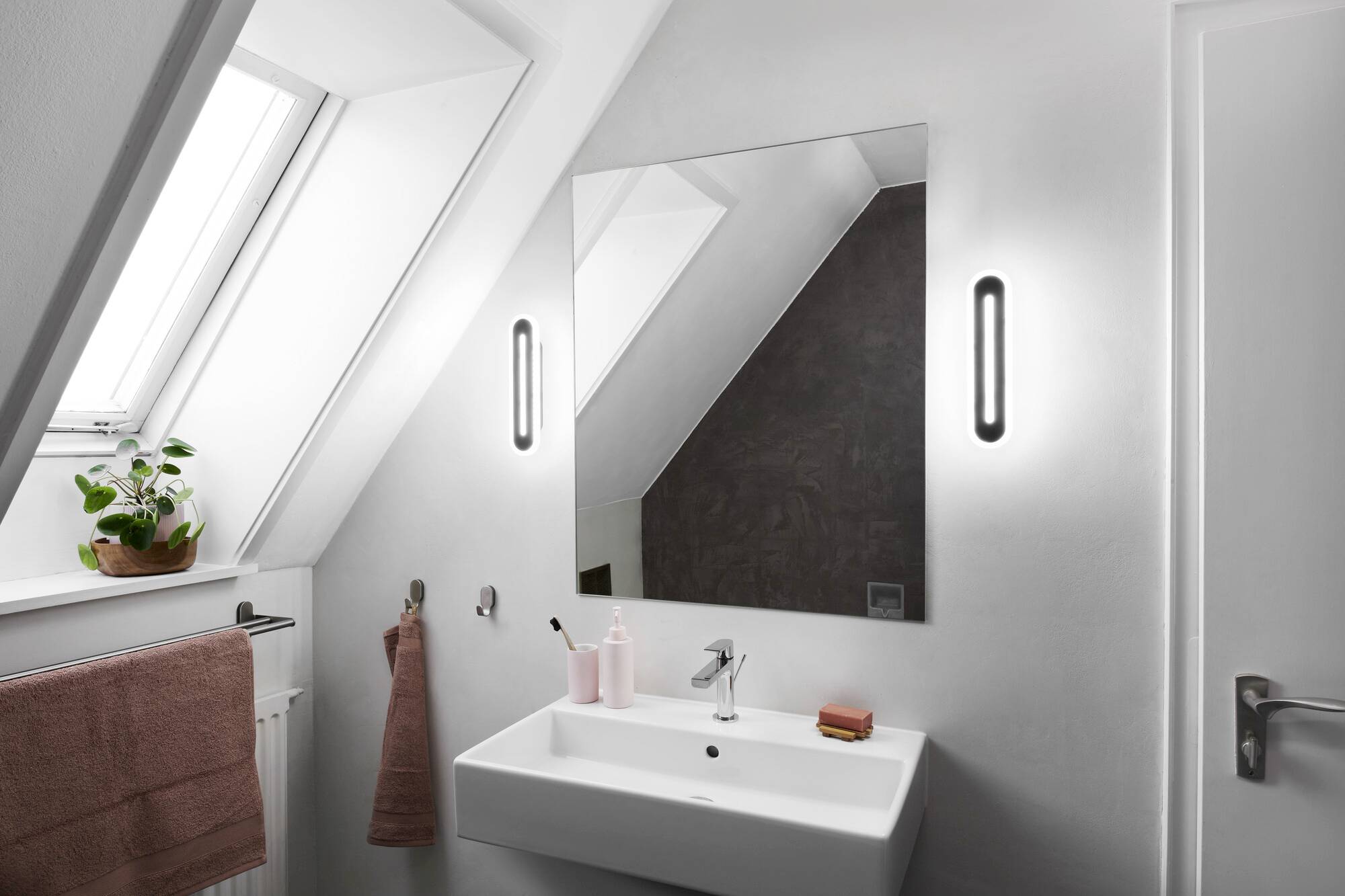 LEDVANCE BATHROOM DECORATIVE CEILING AND WALL WITH WIFI TECHNOLOGY 4058075574335 LED-Bad-Wandleuchte 13W Warmweiß Schwarz