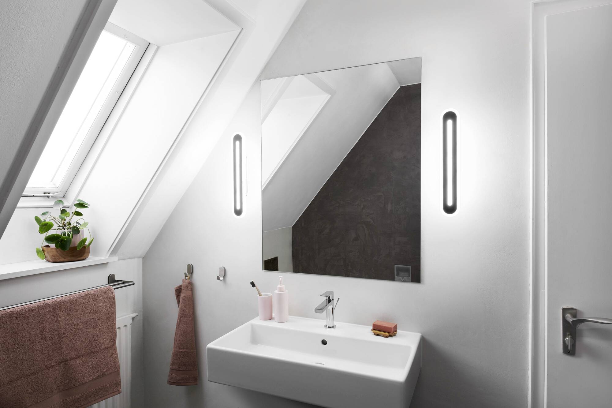 LEDVANCE BATHROOM DECORATIVE CEILING AND WALL WITH WIFI TECHNOLOGY 4058075574236 LED-Bad-Wandleucht