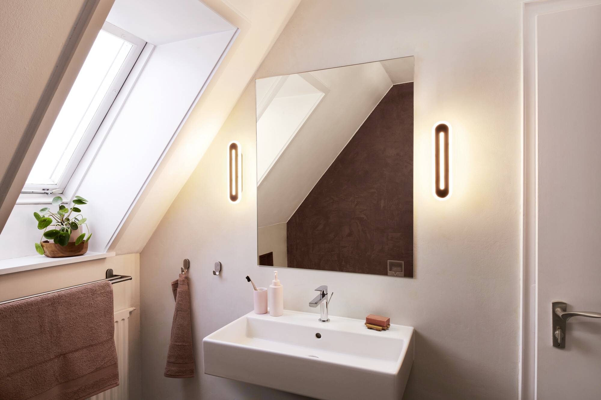 LEDVANCE BATHROOM DECORATIVE CEILING AND WALL WITH WIFI TECHNOLOGY 4058075574236 LED-Bad-Wandleuchte 17W Warmweiß Weiß