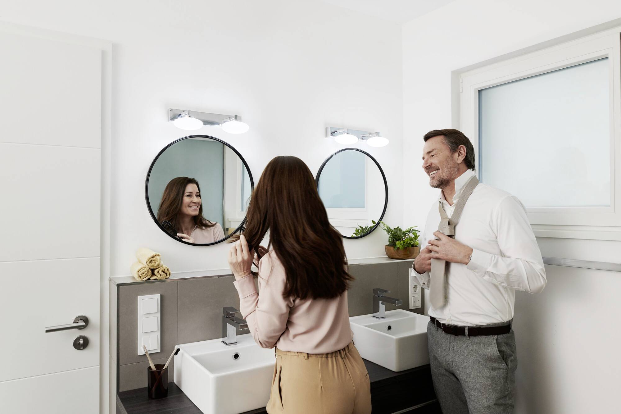 LEDVANCE BATHROOM DECORATIVE CEILING AND WALL WITH WIFI TECHNOLOGY 4058075574076 LED-Bad-Wandleuchte 18W Warmweiß Silber