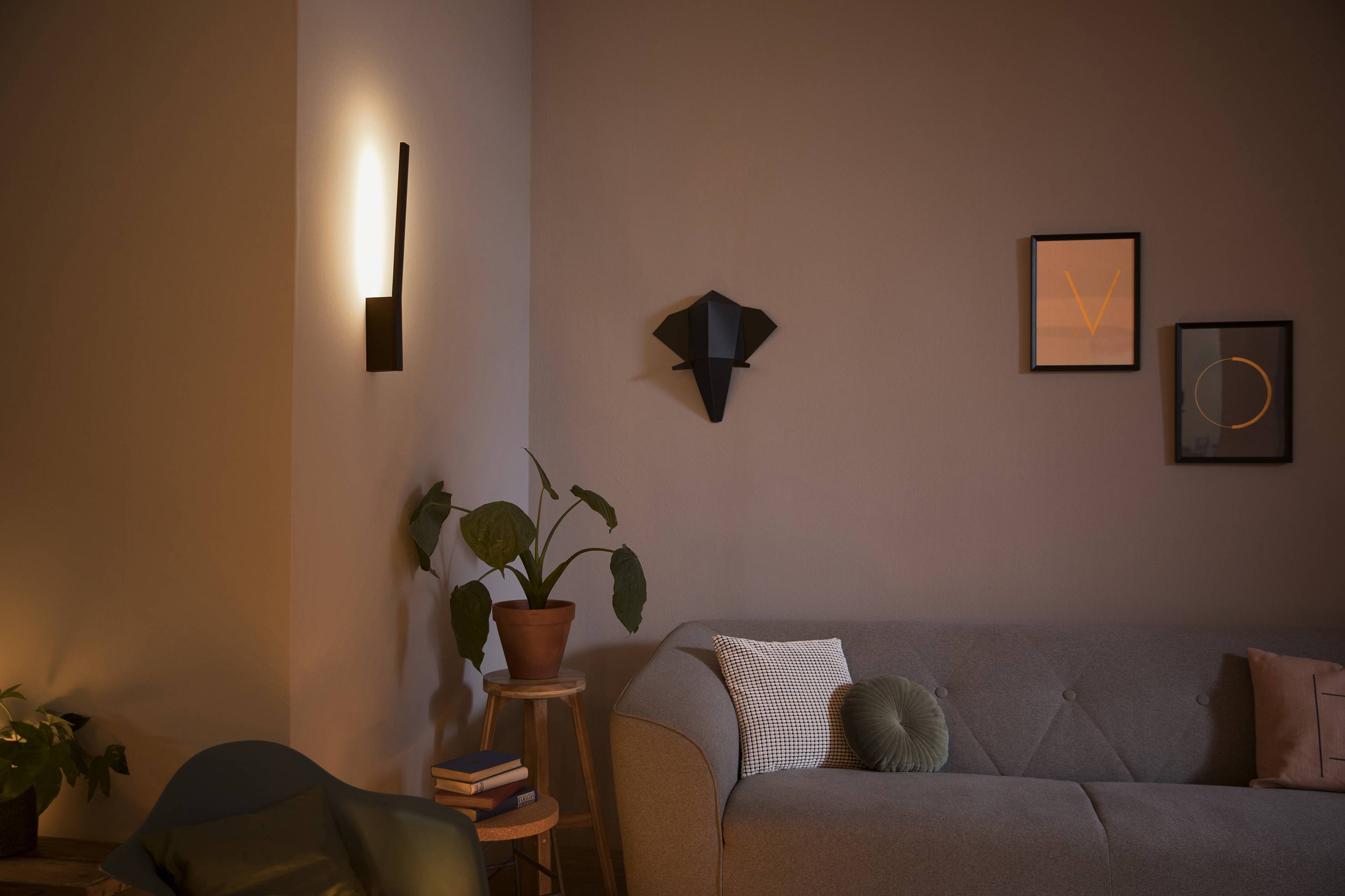 Philips LED LED-Wandstrahler 871951434342900 Hue White & Col. Amb. Liane Wandleuchte schwarz 900lm LED fest eingebaut 12.2 W