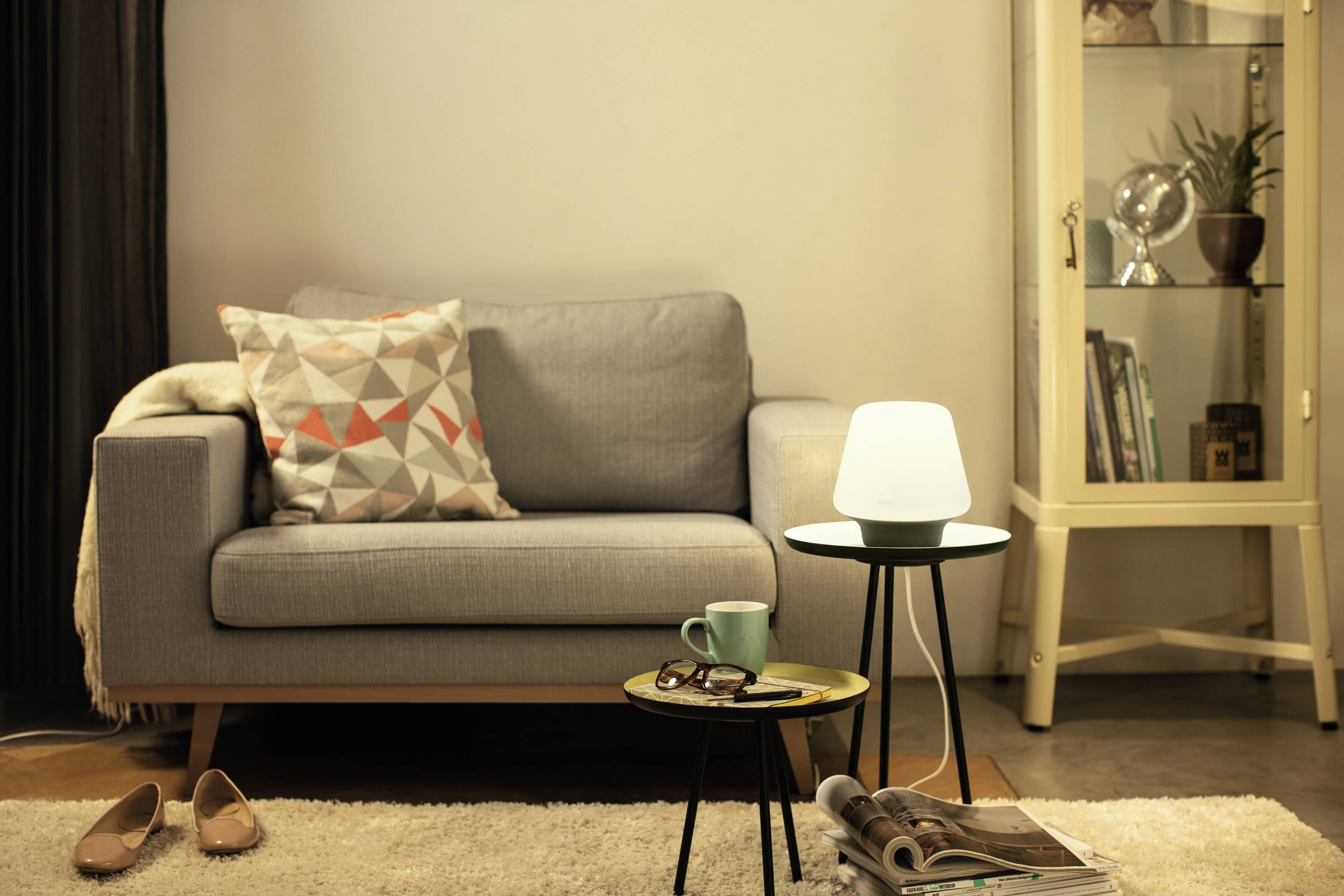 Philips Hue LED-Tischlampe 871951434141800 EEK: F (A - G) Hue White Amb. Wellness Tischleuchte schwarz 806lm inkl. Dimmschalter E27 8 W