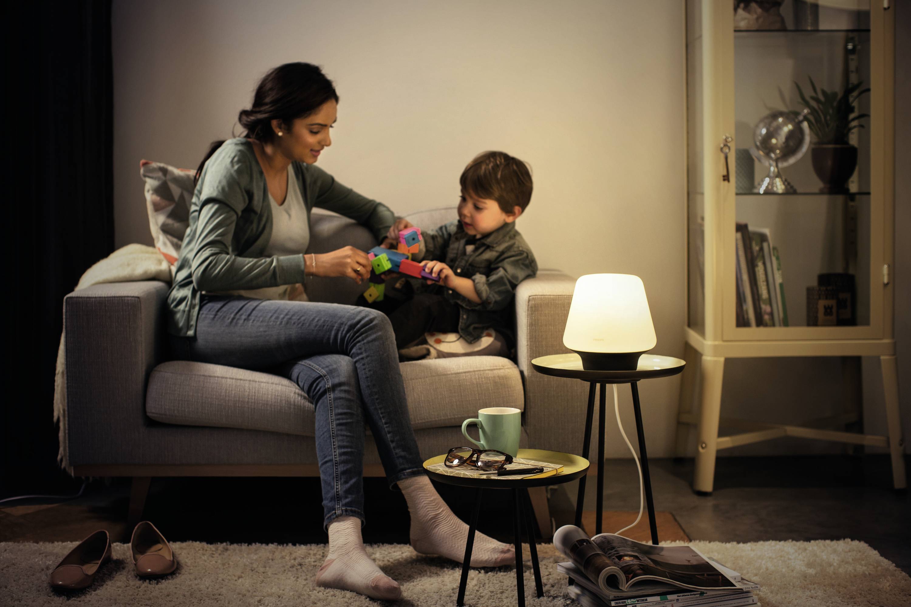 Philips Hue LED-Tischlampe 871951434141800 EEK: F (A - G) Hue White Amb. Wellness Tischleuchte schwarz 806lm inkl. Dimmschalter E27 8 W