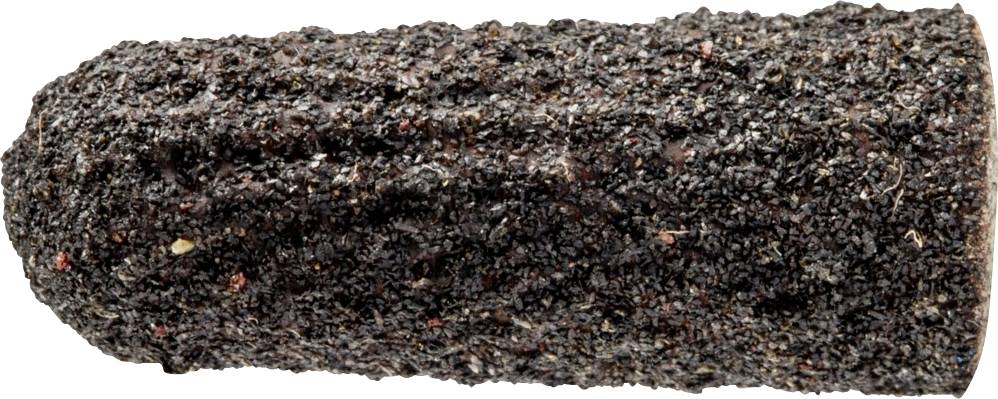 Langer Pfeffer, ein getrocknetes Gewürz, das wie eine braune Kiefernrinde aussieht, liegt auf einem weißen Hintergrund.