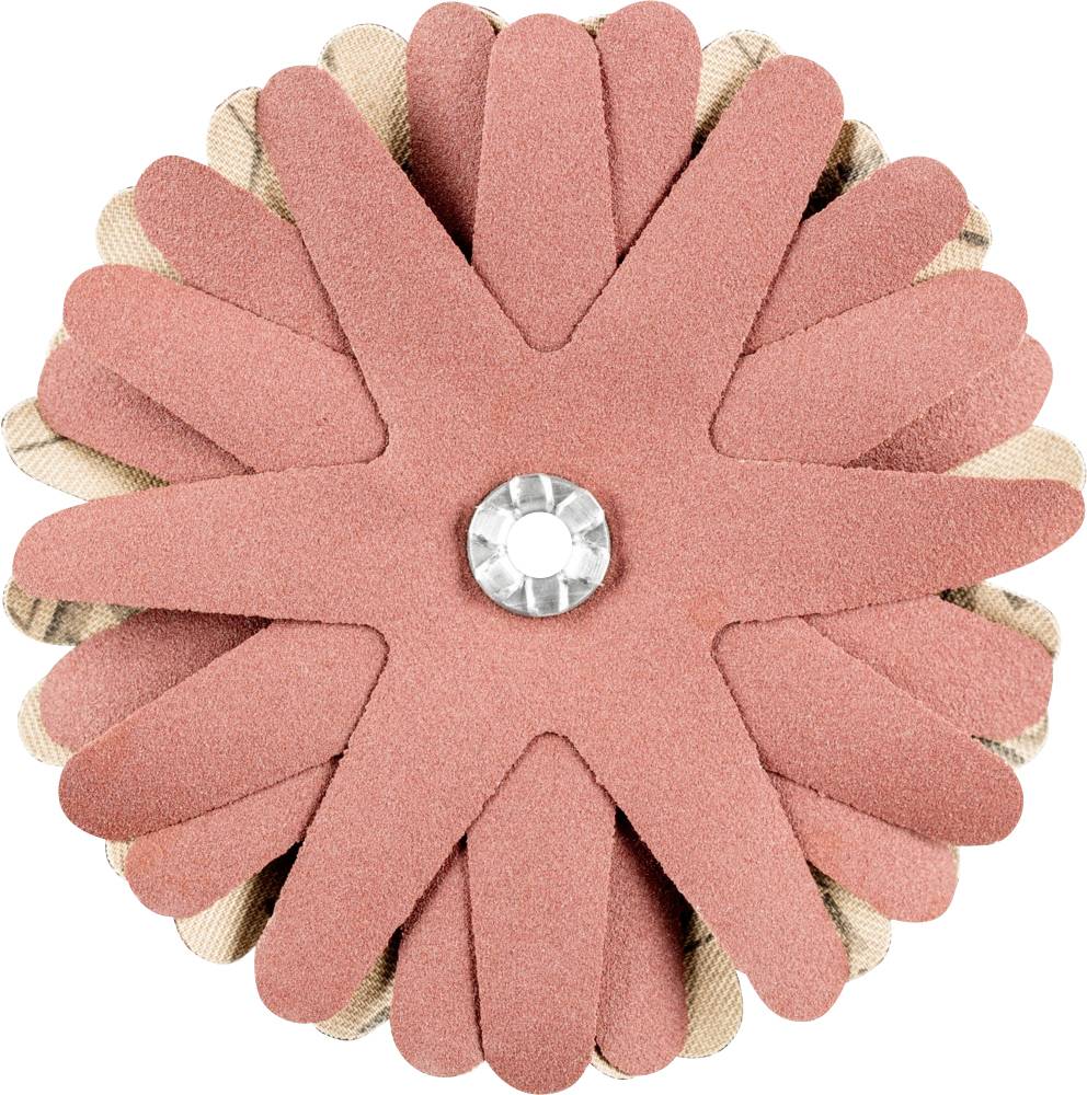 Eine stoffartige, blumenförmige Brosche mit roten Blütenblättern und einem glänzenden Knopf in der Mitte.