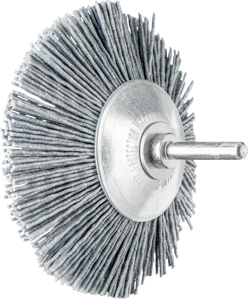 Runde Schleifscheibe mit Metallborsten, montiert auf einer Spindel für Schleifarbeiten. Geeignet für das Reinigen und Schlichten von Oberflächen.