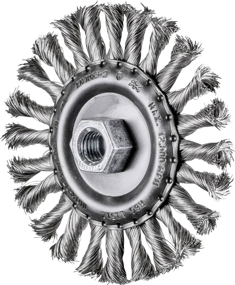 Eine rotierende Drahtbürste mit geflochtenen Borsten und einer zentralen Mutter, verwendet für das Entfernen von Rost oder Farbe auf Metalloberflächen.