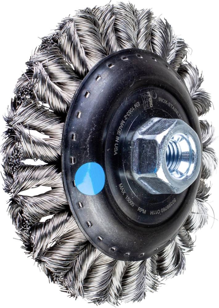 Eine rotierende Drahtbürste mit verdrillten Stahlborsten, montiert an einer Metallaufnahme, häufig für die Metallreinigung verwendet.