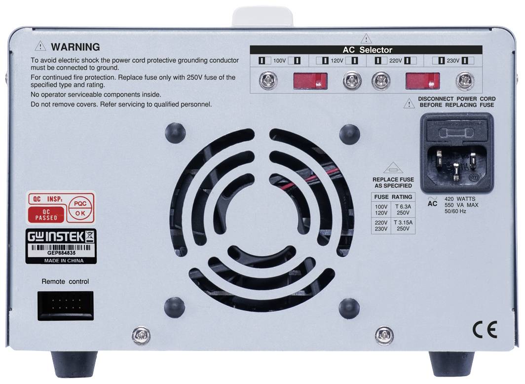 Rückseite eines elektrischen Geräts mit Lüftung, Warnhinweis vor Stromschlägen, Sicherung und Schaltern für 110V, 120V, 220V, 230V.