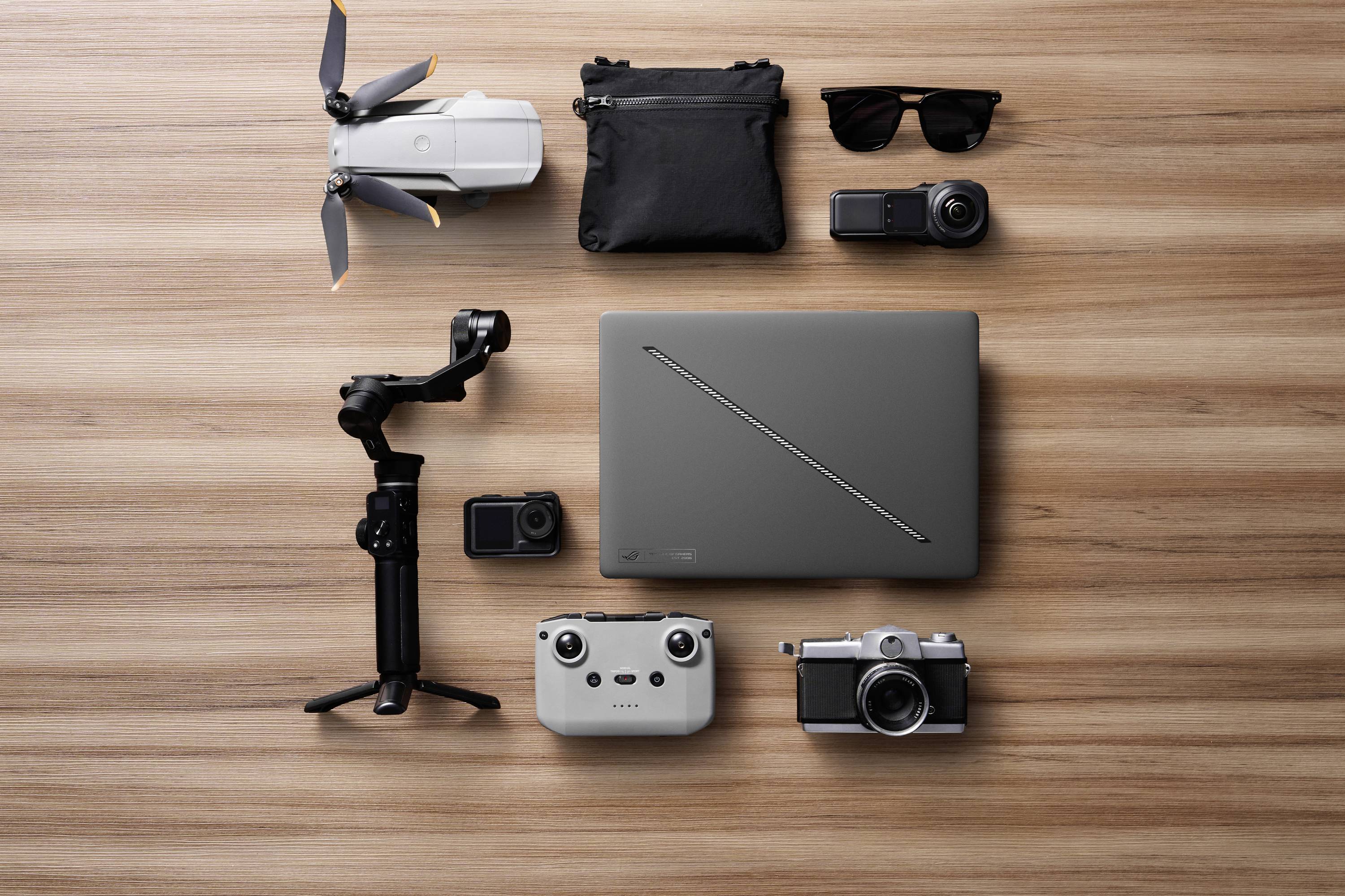 Asus Gaming Notebook ROG Zephyrus G16 GA605WV-QP075W 40.6 cm (16 Zoll) WQXGA AMD Ryzen AI 9 HX 370 16 GB RAM 1 TB SSD Deutsch, QWERTZ AMD Radeon™