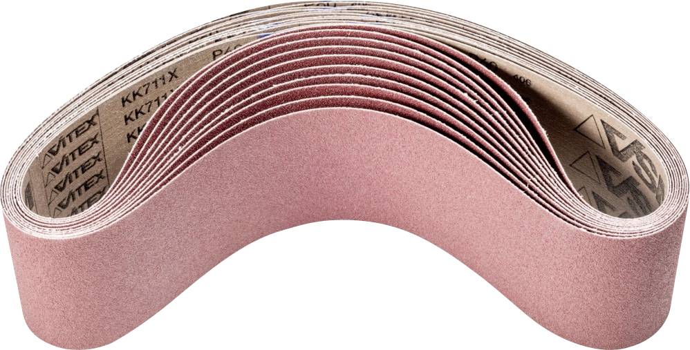 Schleifband in Rosa, gebogen, zeigt Körnungstextur. Hauptsächlich verwendet für Schleifarbeiten an Holz oder Metall.