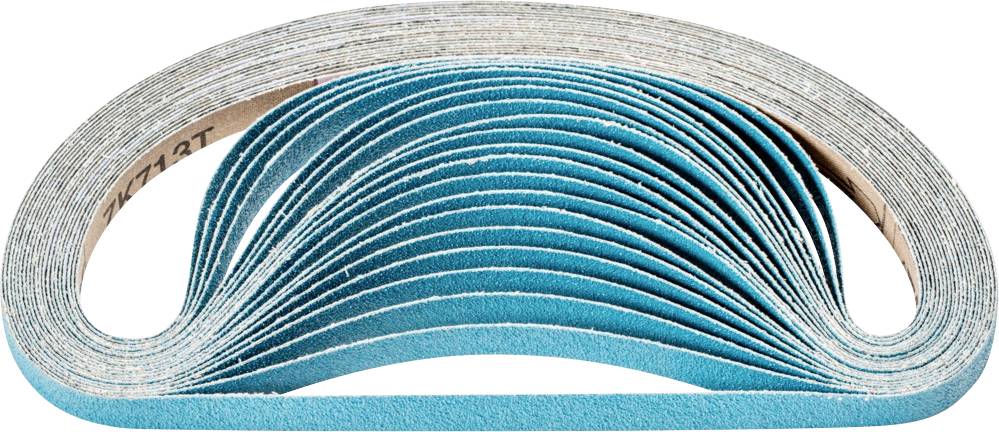 Ein Bündel blauer Schleifbänder, halbkreisförmig angeordnet, zeigt die Schichten und Kanten der Bänder.