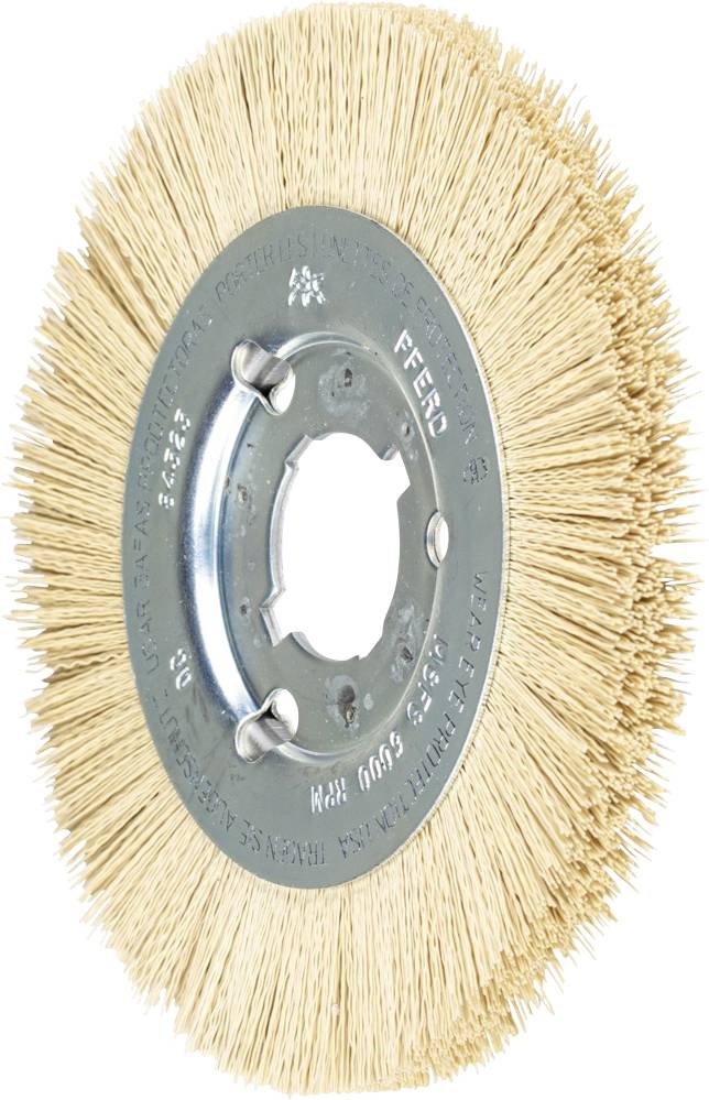 Runde Drahtbürste mit Metallzentrum und Borsten aus hellem Material, verwendet zur Oberflächenreinigung oder Rostentfernung.