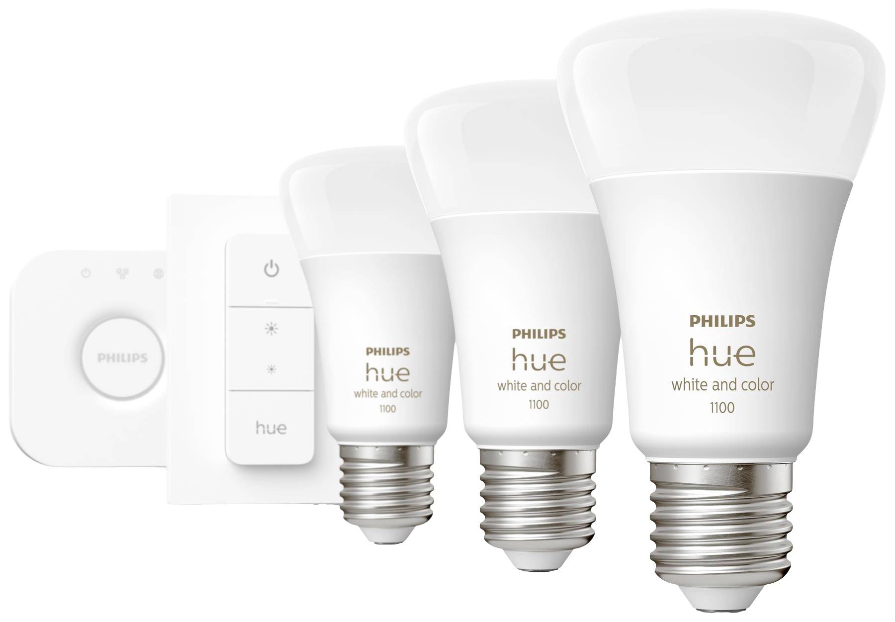 Drei Philips Hue Glühbirnen und ein Steuergerät. Die Glühbirnen ermöglichen eine farbige Beleuchtung und sind mit dem System kompatibel.