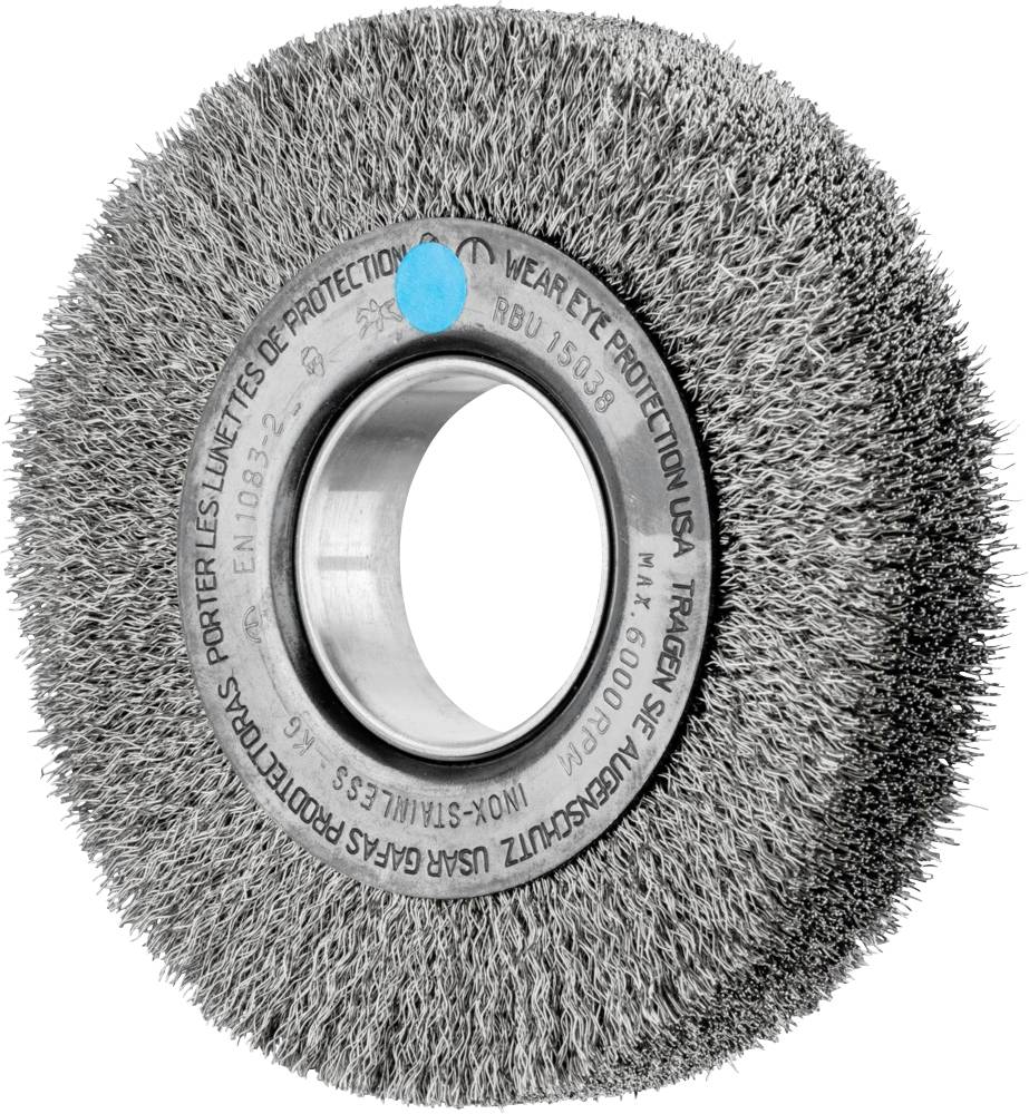 Eine runde Drahtbürste mit einem Metallkern, verwendet zur Oberflächenreinigung oder zum Entrosten. Trägt Sicherheitswarnung.