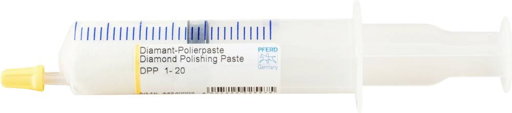 Eine Spritze mit blauer Skala enthält 'Diamant-Polierpaste'. Aufschrift: 'Diamond Polishing Paste DPP 1-20'.
