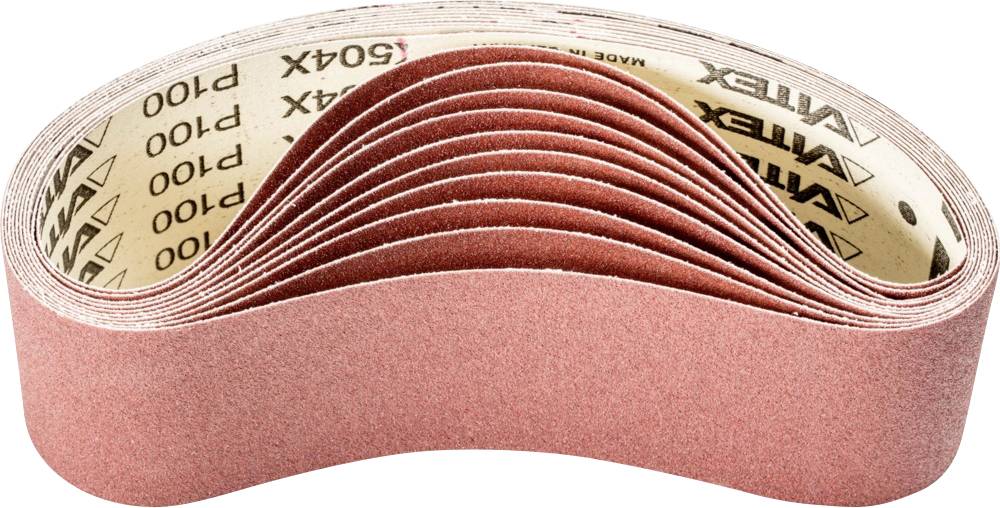Ein Stapel Schleifbänder in einer Endlosschleife, Körnung P100. Sie sind zum Schleifen von Oberflächen geeignet.