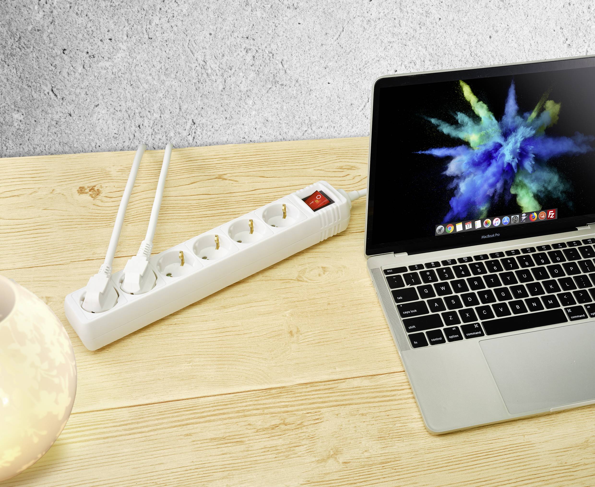 Sygonix SY-4891008 Steckdosenleiste mit Schalter 6fach Weiß Schutzkontakt 1St.