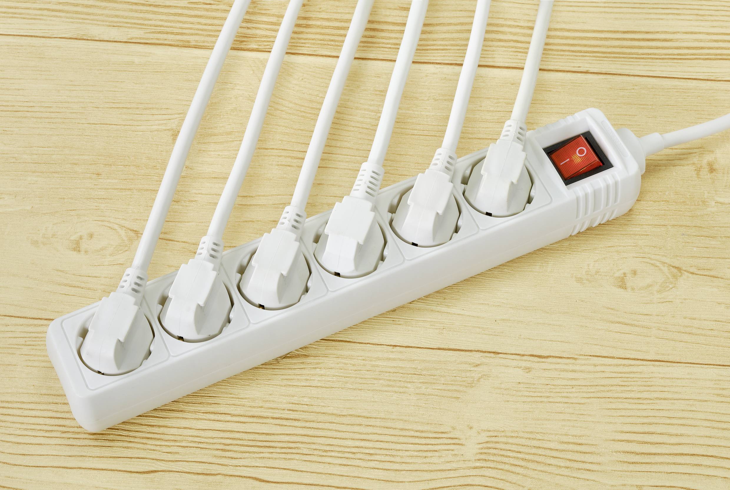 Sygonix SY-4891008 Steckdosenleiste mit Schalter 6fach Weiß Schutzkontakt 1St.