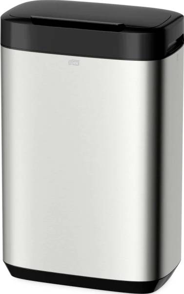 Ein rechteckiger, silberner Mülleimer mit schwarzem Deckel vor weißem Hintergrund.
