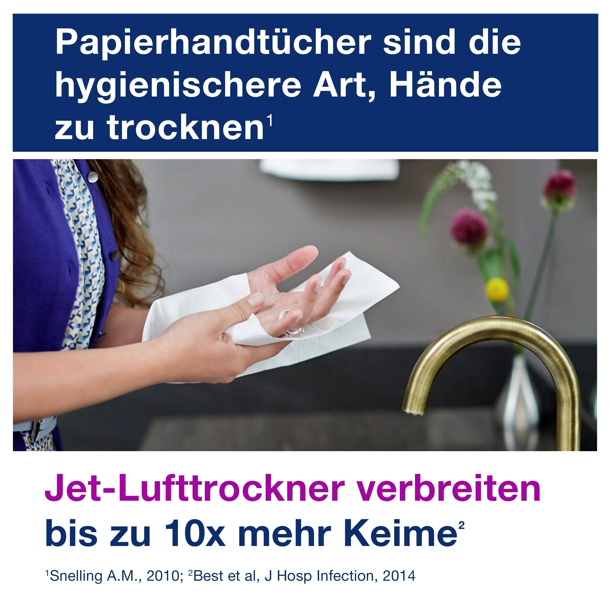 Person benutzt Papiertücher zum Händetrocknen vor einem Wasserhahn. Text: 'Papierhandtücher sind die hygienischere Art, Hände zu trocknen.'