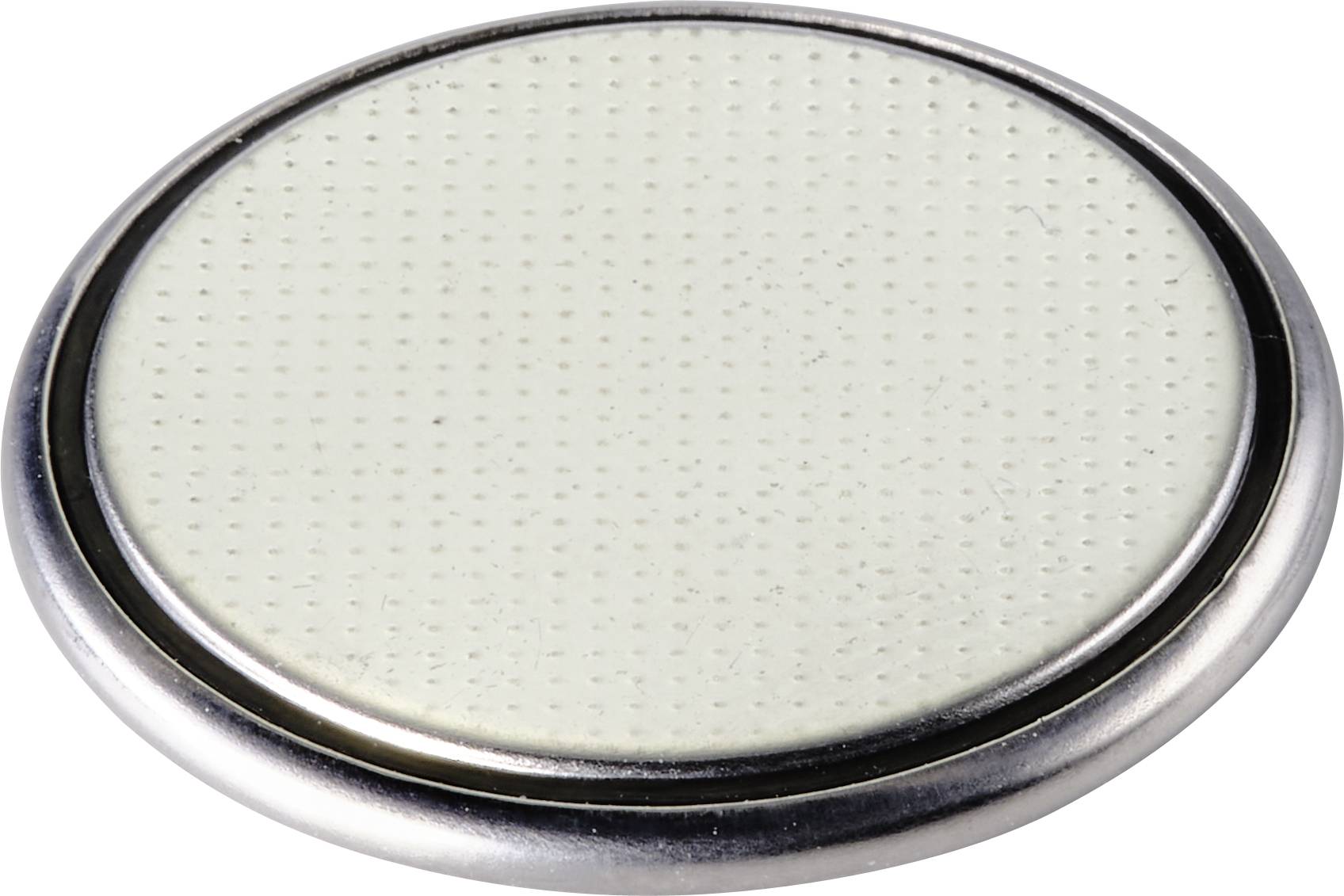 Runde Knopfzelle mit metallischem Rand und heller, strukturierter Oberfläche.