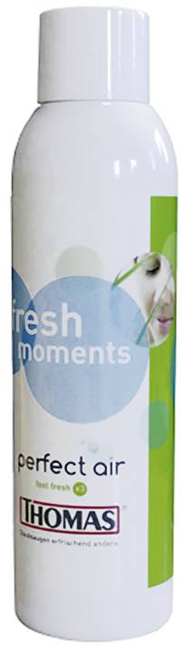 Eine weiße Sprayflasche mit der Aufschrift 'fresh moments perfect air'. Design in Blau und Grün. Marke: Thomas.