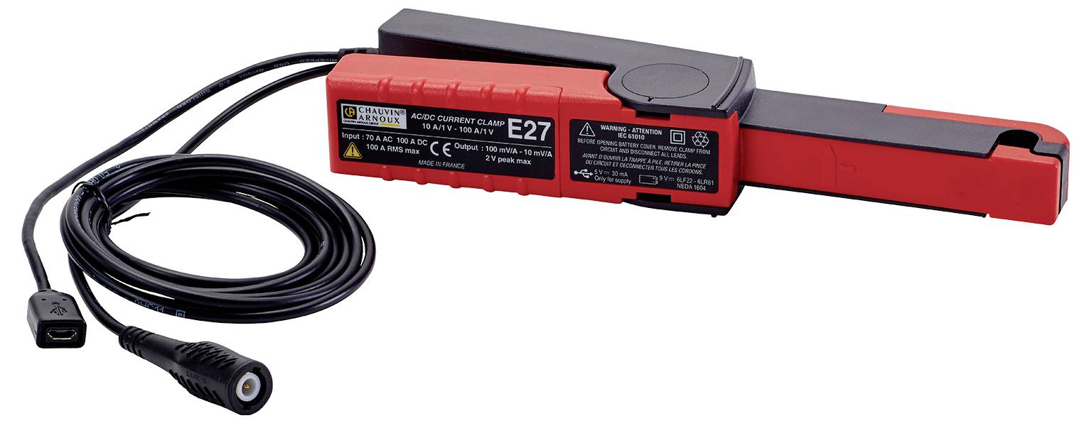 Dieses Bild zeigt ein tragbares elektrisches Prüfgerät mit rotem Gehäuse und einem langen schwarzen Kabel, das zur Messung genutzt wird.