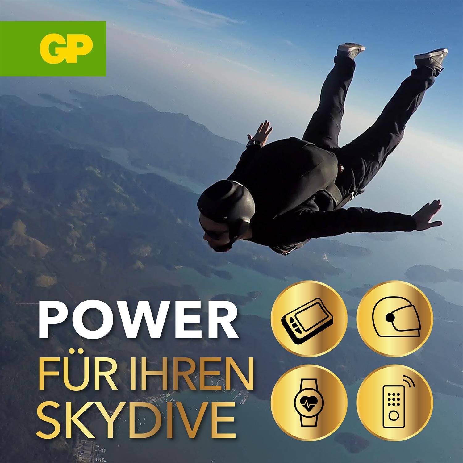 Eine Person springt mit einem Fallschirm über einer Berglandschaft. Darunter die Aufschrift 'Power für Ihren Skydive' und vier Symbol-Icons.