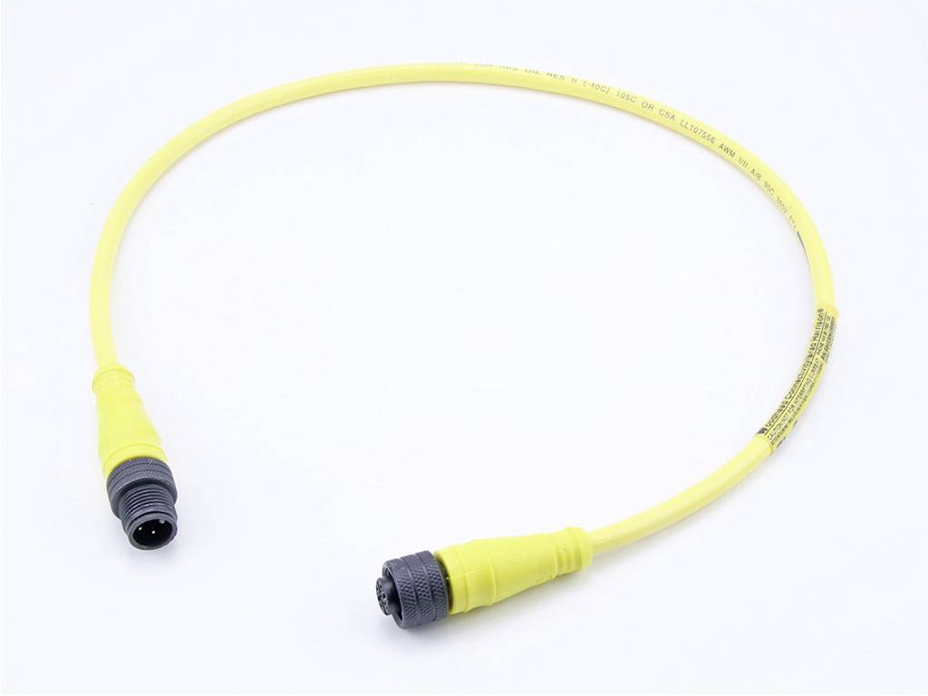 Gelbes Kabel mit schwarzen Steckverbindern an beiden Enden, abgebildet vor weißem Hintergrund.