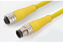 Zwei gelbe Kabel mit silbernen Steckverbindern, ein männlicher und ein weiblicher Steckertyp, auf hellem Hintergrund.