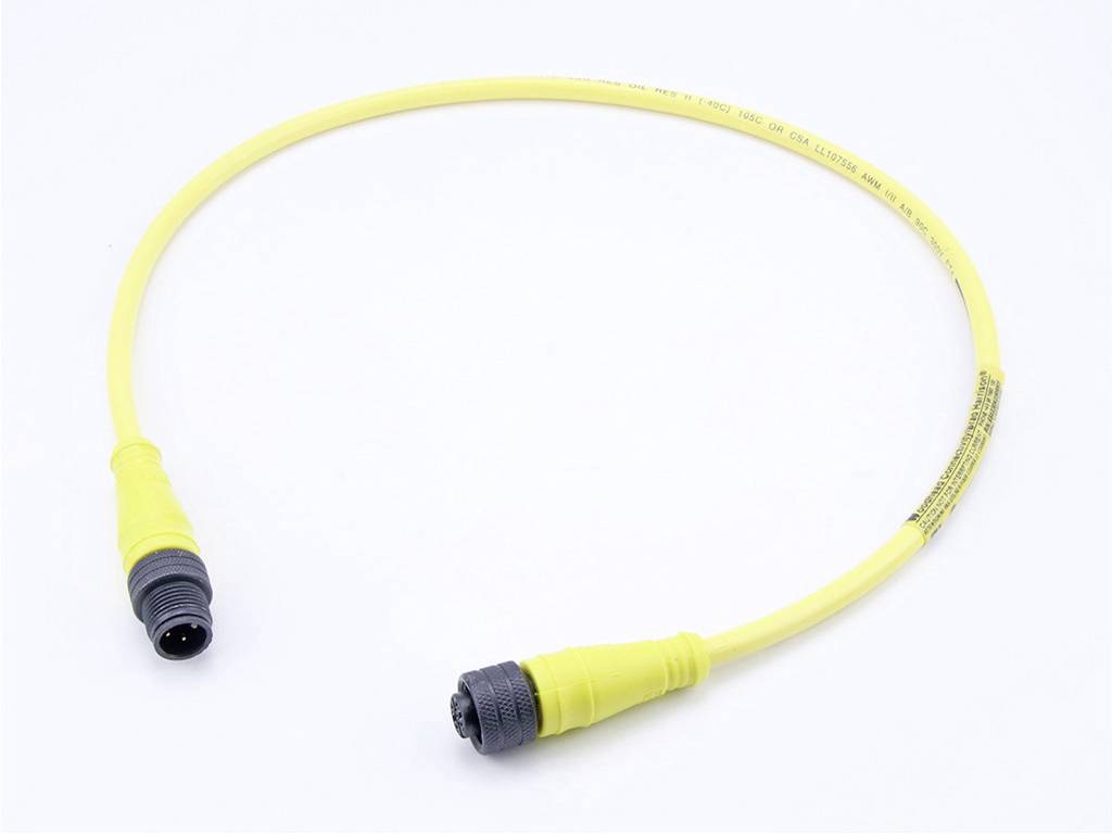 Ein gelbes, flexibles Kabel mit runden, schwarzen Steckverbindern an beiden Enden, geeignet für elektronische Geräte.