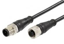 Zwei schwarze Kabel mit runden Steckverbindungen, eines mit einem weiblichen und das andere mit einem männlichen Stecker.