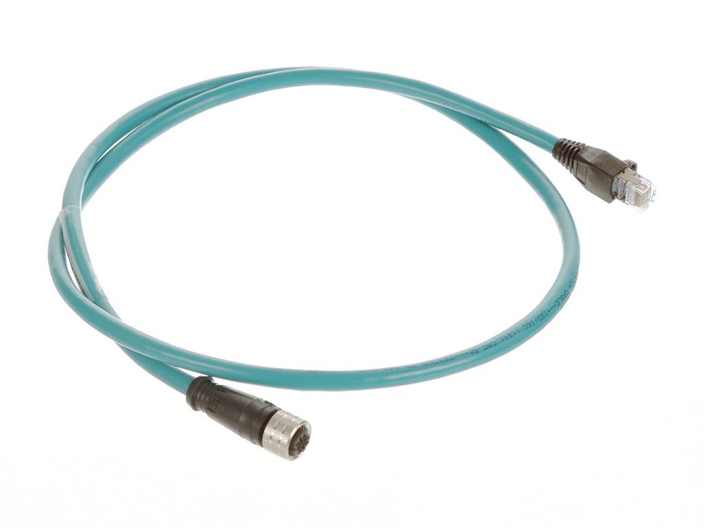 Ein grünes Netzwerkkabel mit einem M12- und einem RJ45-Stecker an den Enden, verwendet zur Datenübertragung in industriellen Netzwerken.