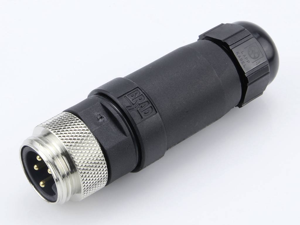 Schwarzer, zylindrischer Stecker mit Metallgewinde und drei sichtbaren Stiften, für elektrische Verbindungen.