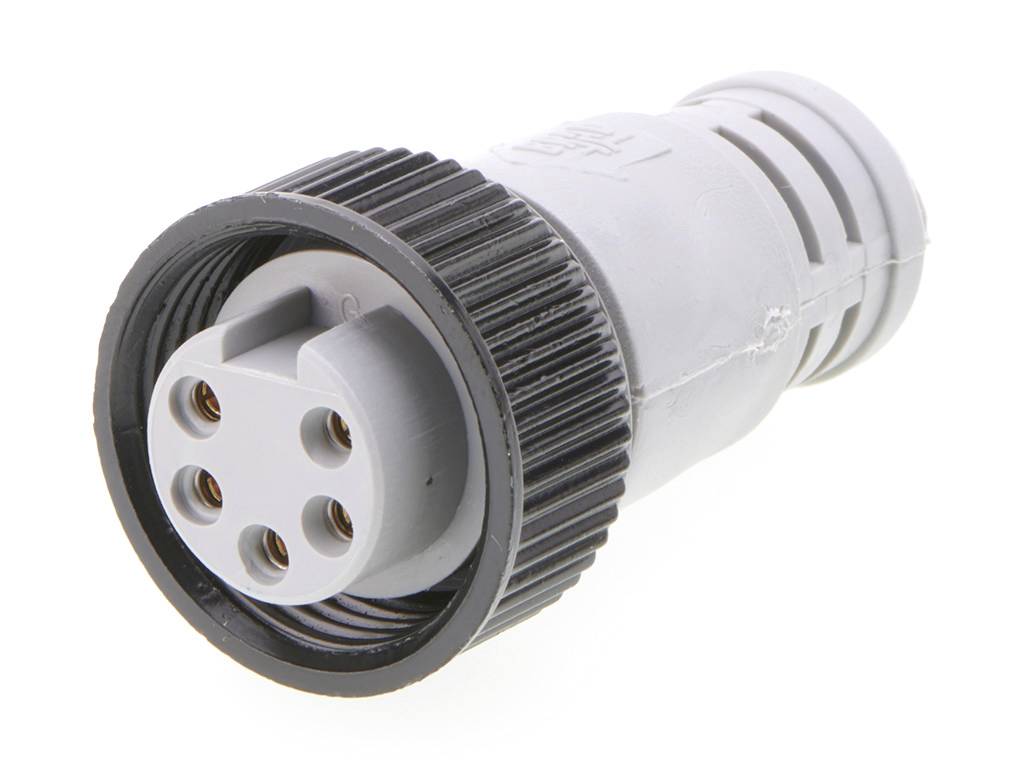 Ein runder, grauer Stecker mit vier Pins, umgeben von einem schwarzen geriffelten Ring. Verwendet für elektrische Verbindungen.
