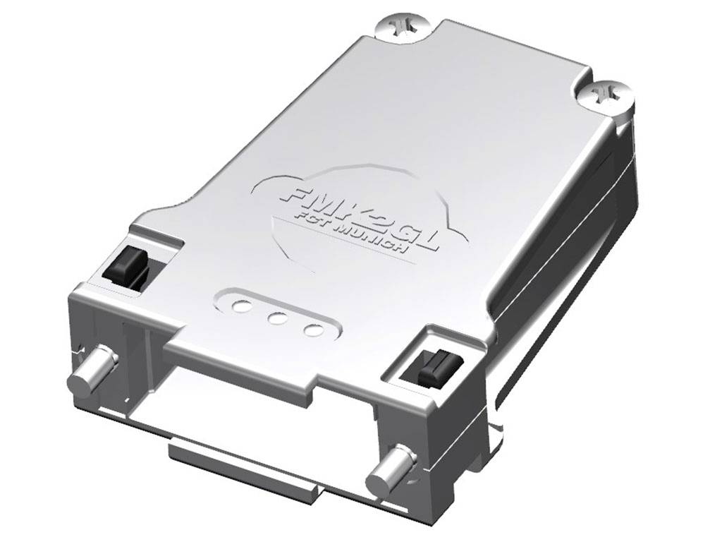 Ein rechteckiges, graues elektronisches Bauteil mit Beschriftung auf der Oberseite und zwei Steckkontakte an der Unterseite.