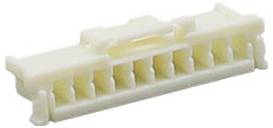 Eine Nahaufnahme eines beigen Kunststoff-Elektrosteckers mit mehreren Schlitzen für Stifte, die häufig in elektronischen Geräten für sichere Verbindungen verwendet werden.