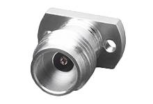 Ein silbernes Metallteil mit Gewinde und zwei Schraublöchern, wahrscheinlich ein Adapter oder Anschluss für ein technisches Gerät.