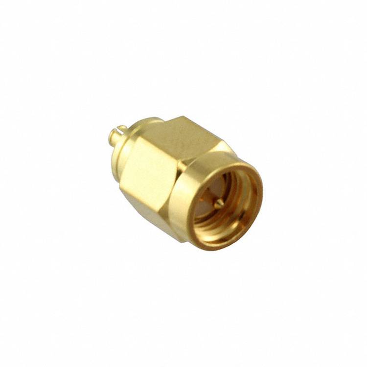 Ein kleiner, goldfarbener Koaxialstecker mit Gewinde auf den äußeren und inneren Komponenten, der zum Verbinden von Hochfrequenzleitungen verwendet wird.