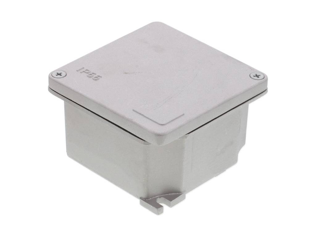 Silberfarbenes Edelstahlgehäuse mit quadratischer Abdeckung und der Kennzeichnung 'IP66' oben rechts, zeigt Schutzart gegen Staub und Wasser.