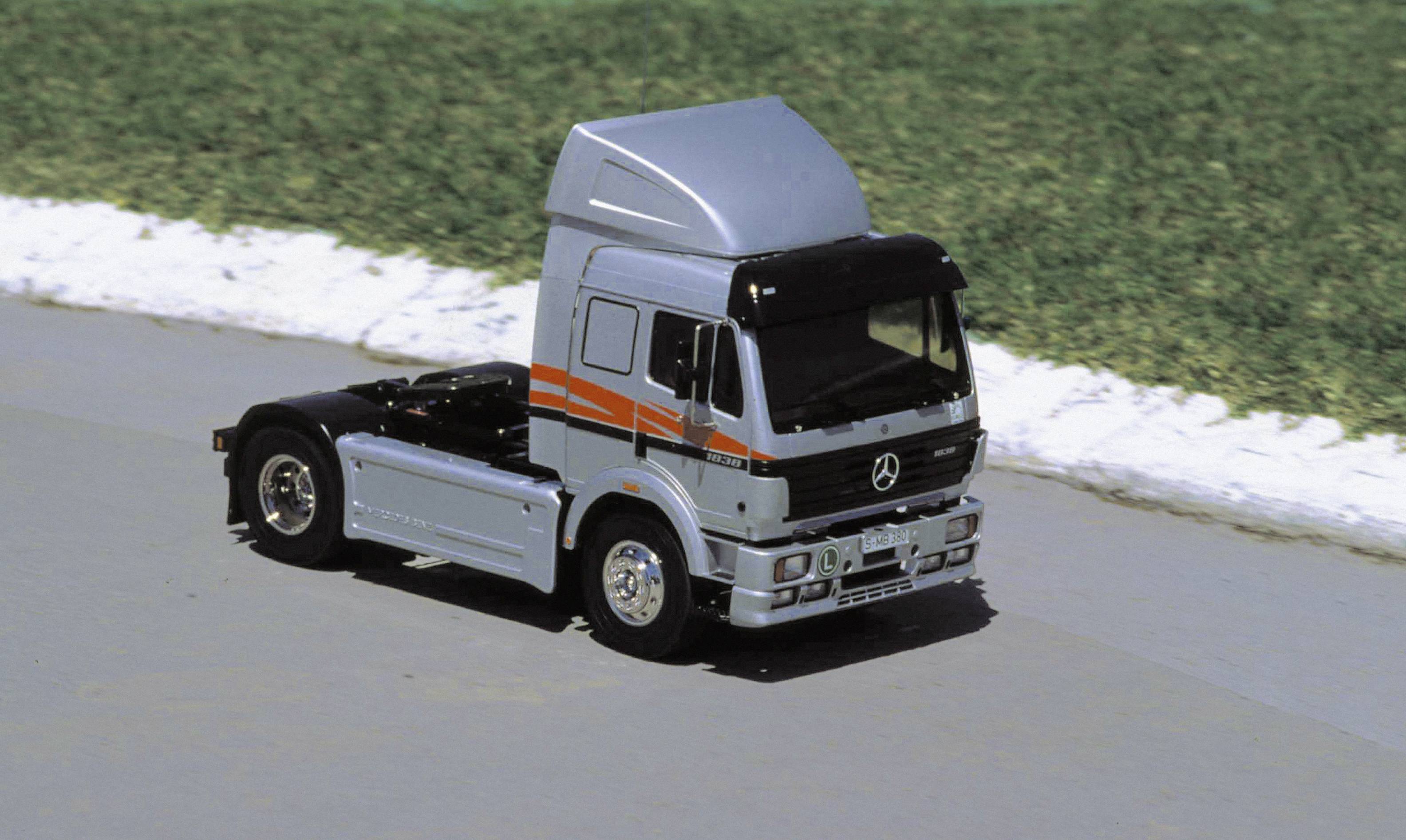 Tamiya 300156305 Mercedes-Benz 1838 LS BS 1:14 Elektro RC Modell-LKW Bausatz