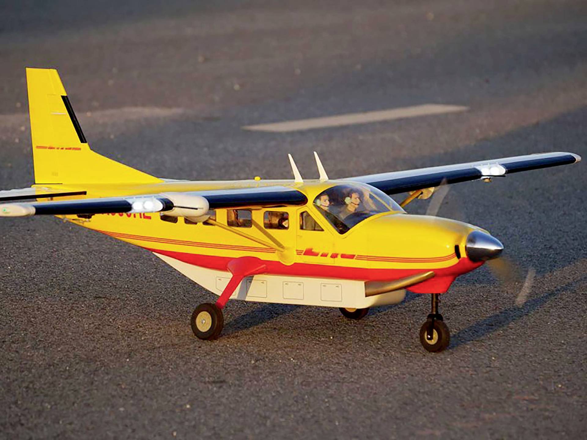 VQ Cessna 208 Grand Caravan Gelb RC Motorflugmodell ARF 1650mm