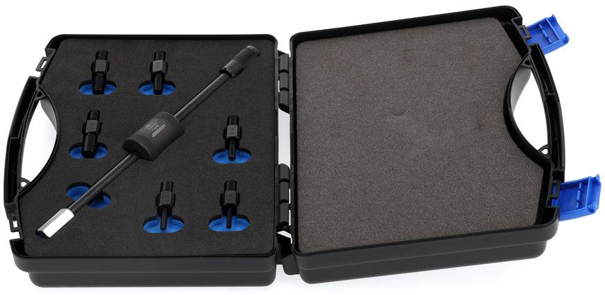 Schwarzer Koffer mit Schaumstoff, der neun Steckplätze und ein langes Kabel mit Adapter enthält.