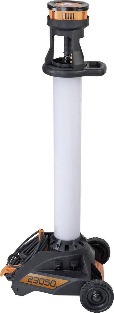 Eine tragbare Arbeitsleuchte mit ausziehbarer Teleskopstange und Rädern, ideal für Baustellenbeleuchtung.